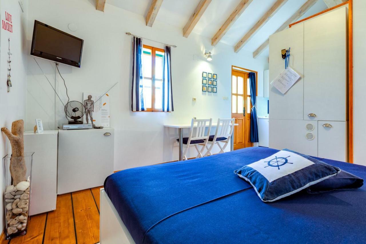 Apartments Nautica, Mali Losinj Bagian luar foto